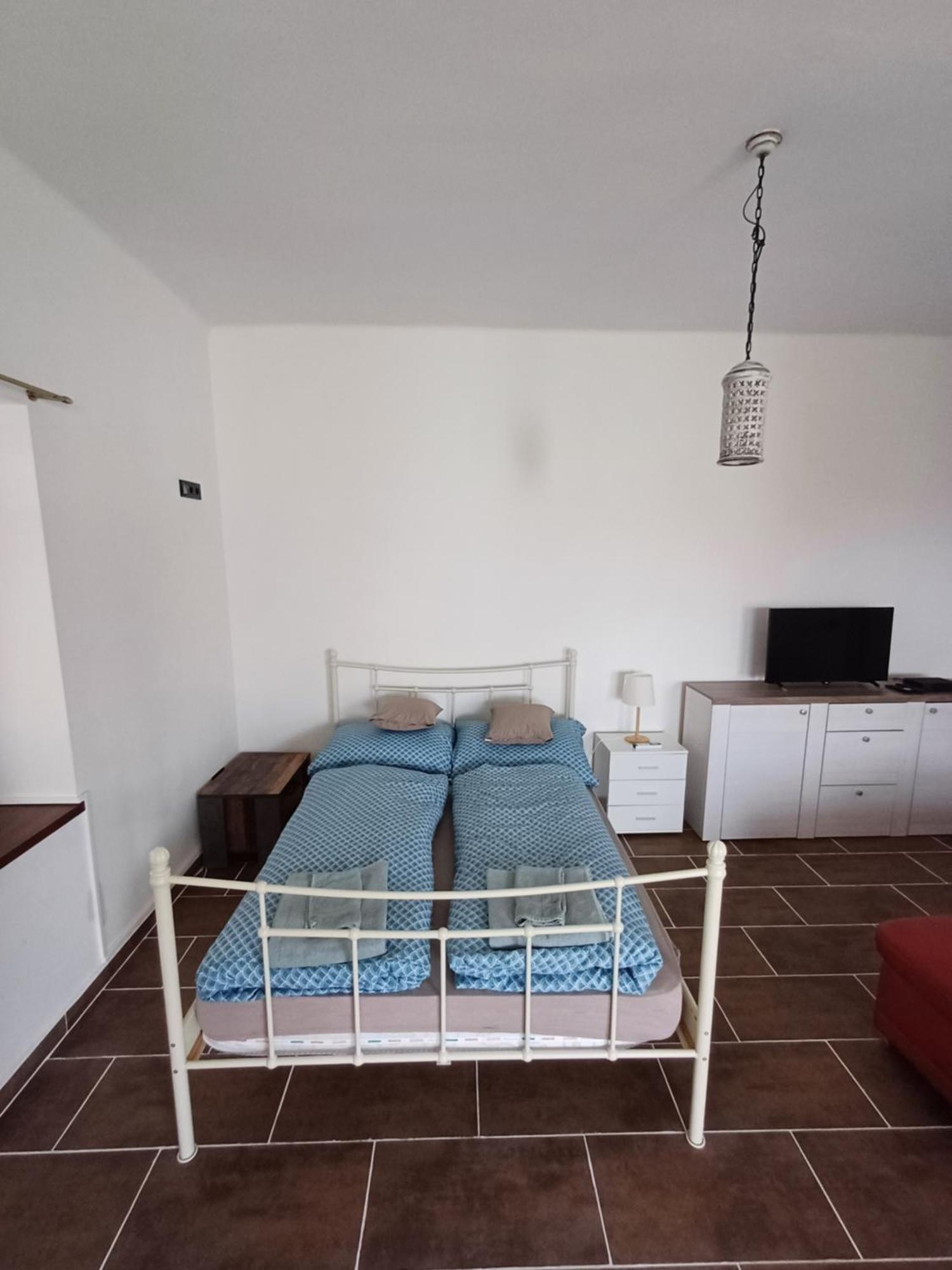 Penny Apartmanok Szigetvár Buitenkant foto
